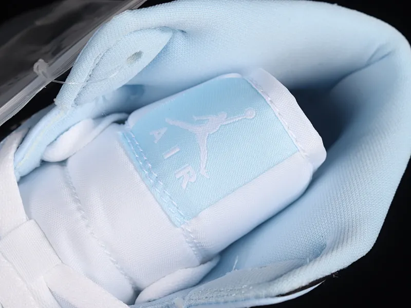 All Categories Air Jordan Jordan Series Basketball Shoes Air Jordan 1 Mid Air Jordan 1 Mid "University Blue" AJ1 Joe 1 Fresh Blue China Basketball Shoes 555112-401